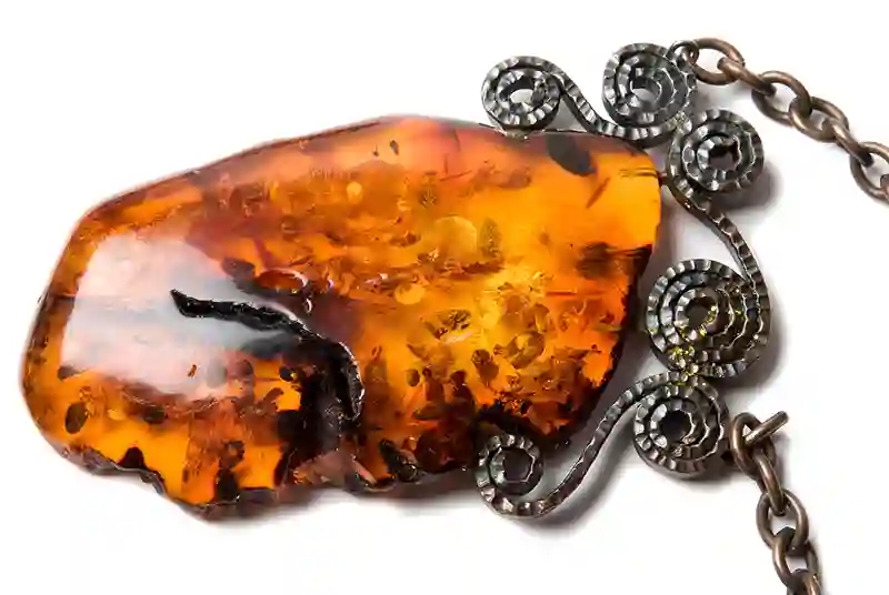 gintarinis pakabukas