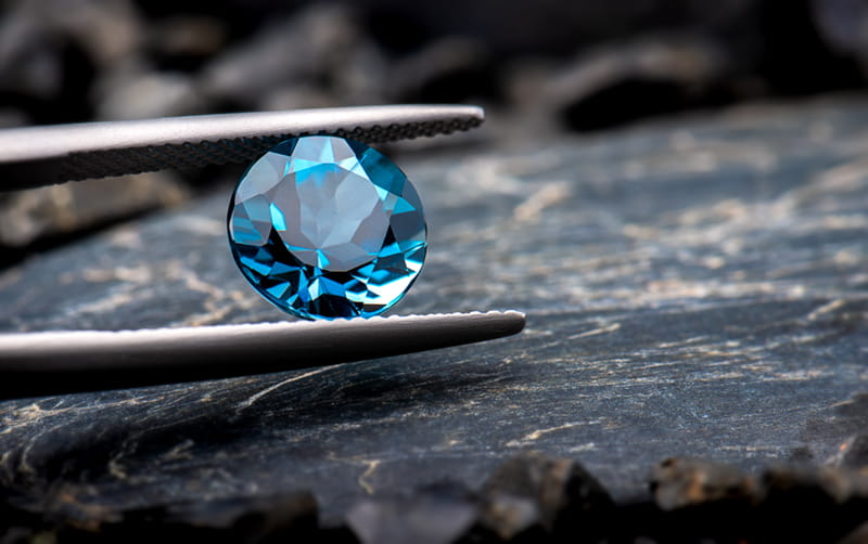 melynasis topazas blue topaz