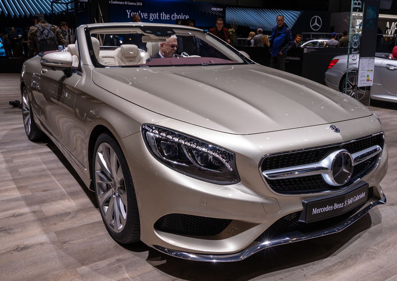 oziaragio automobilis mersedes benz s