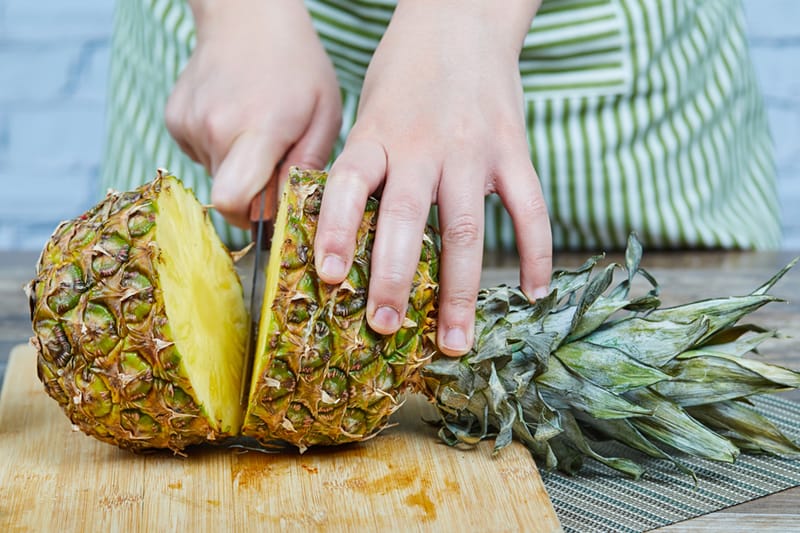 Kaip supjaustyti ananasą?