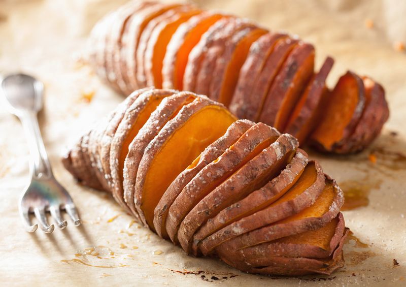 svediskai kepti batatai hasselback