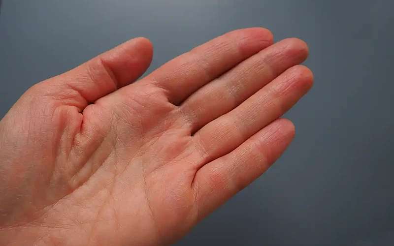 Chiromantija, simbolis M delne